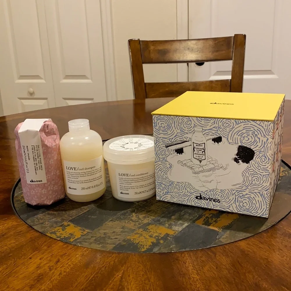 Davines Picky Puddles Wavy or Curly Hair Gift Set Shampoo Conditioner Serum